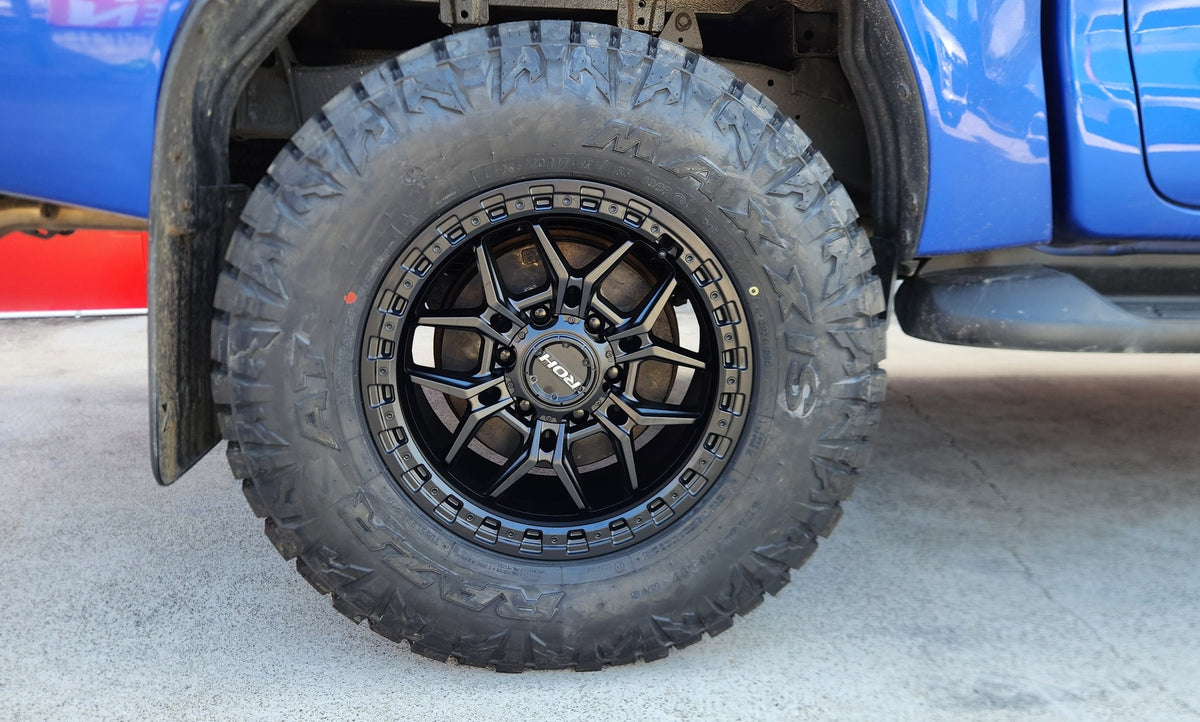 Toyota Hilux on ROH Axe