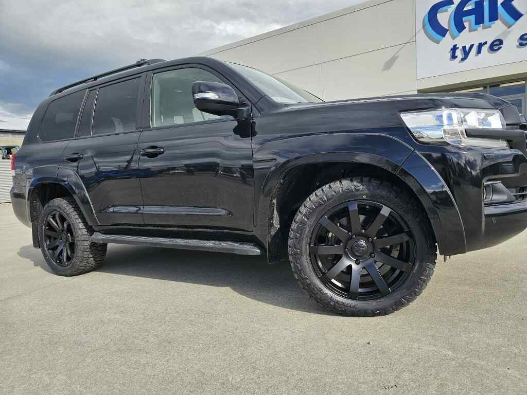 Toyota Land Cruiser 200 Series on Covert RV3