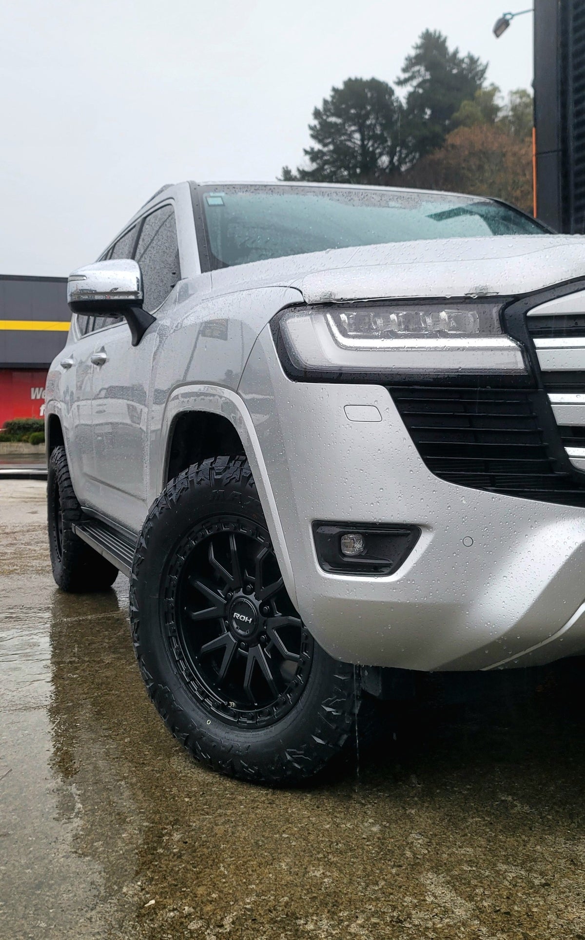 Toyota Land Cruiser 300 Series (2025) on ROH Raid