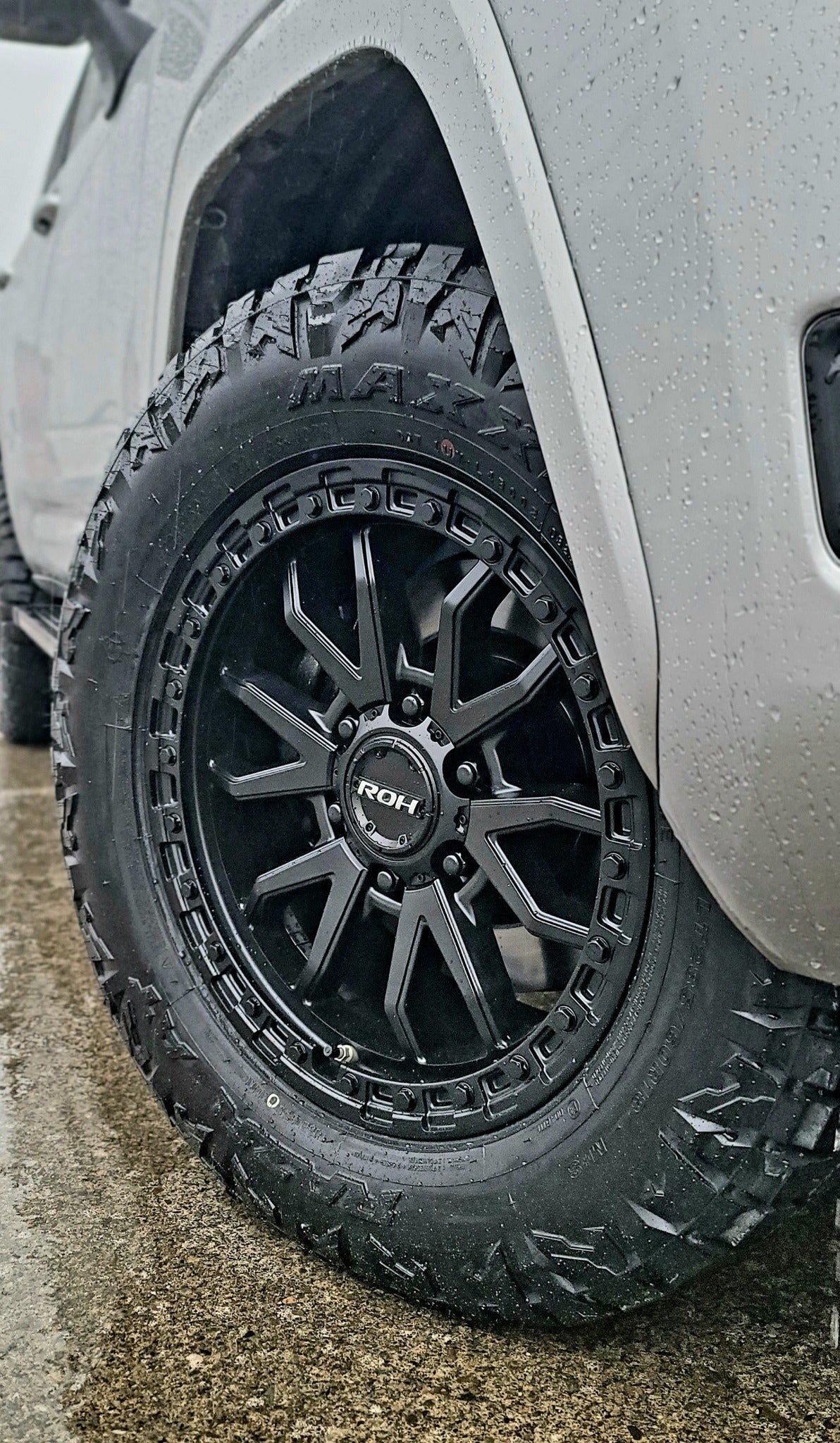 Toyota Land Cruiser 300 Series (2025) on ROH Raid