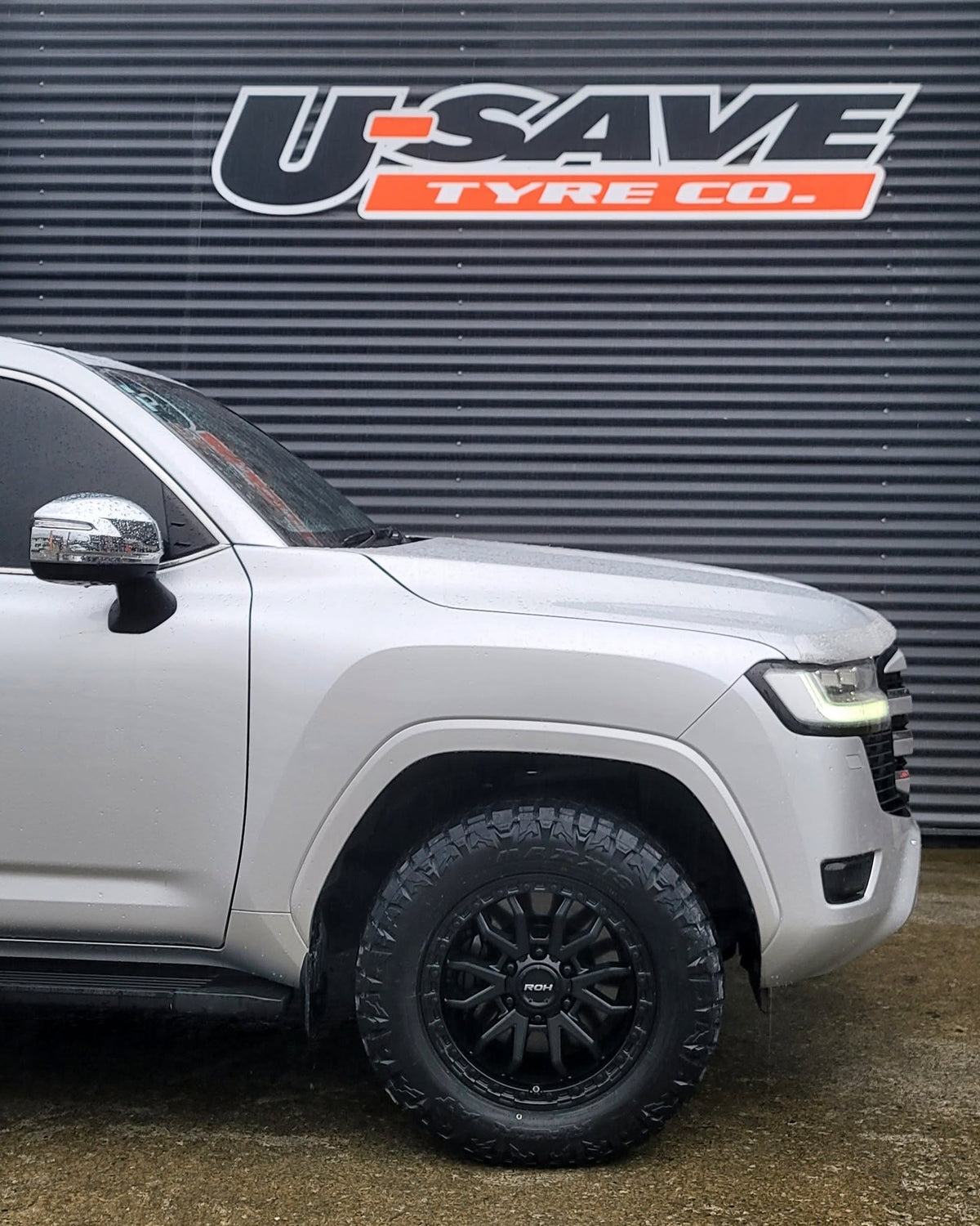 Toyota Land Cruiser 300 Series (2025) on ROH Raid