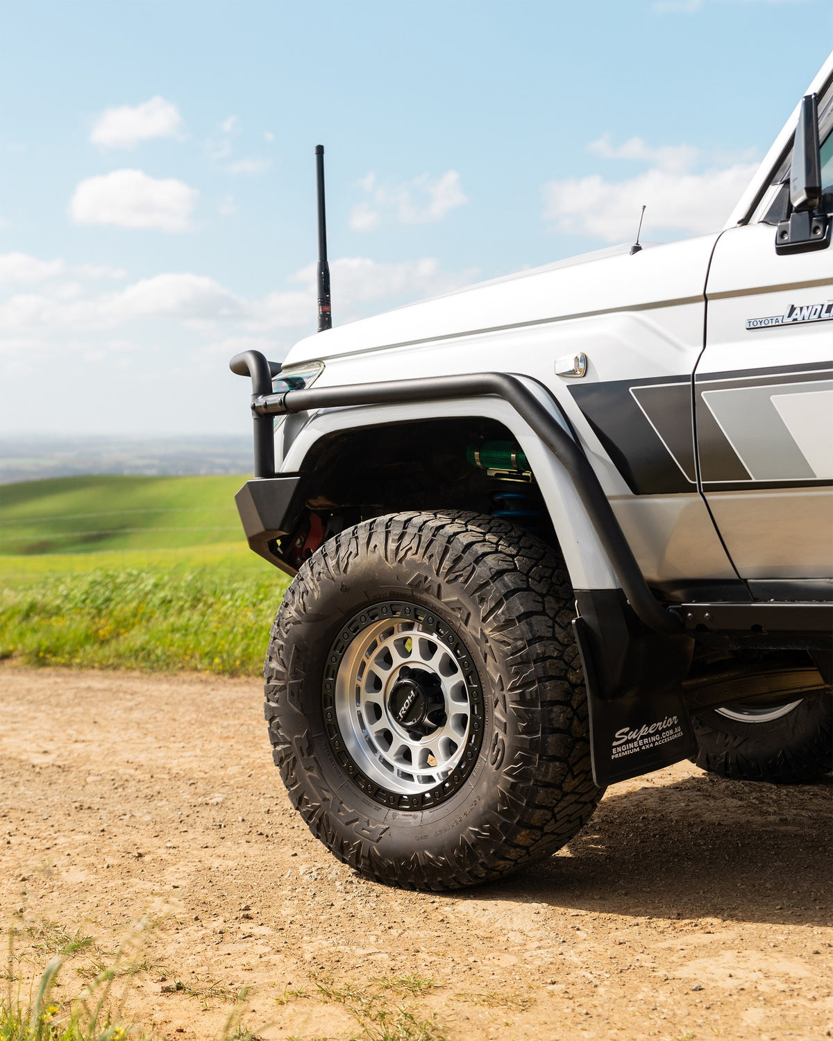 Toyota Land Cruiser 76 Series on ROH Assault