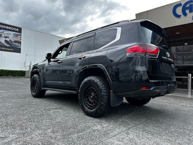 Toyota Land Cruiser 300 Series (2023) on ROH ASSAULT