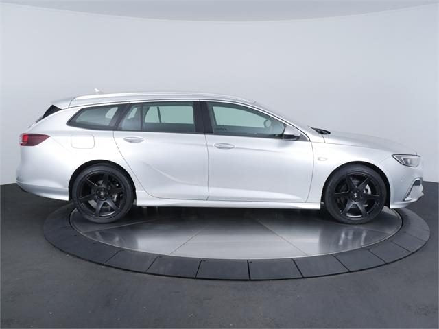 Holden Commodore ZB on BGW Cartel