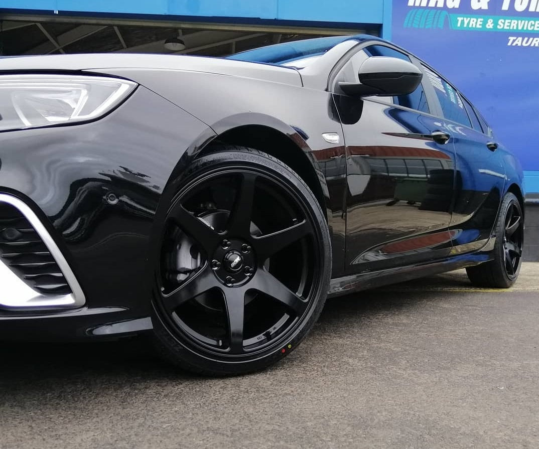 Holden Commodore ZB on BGW Cartel
