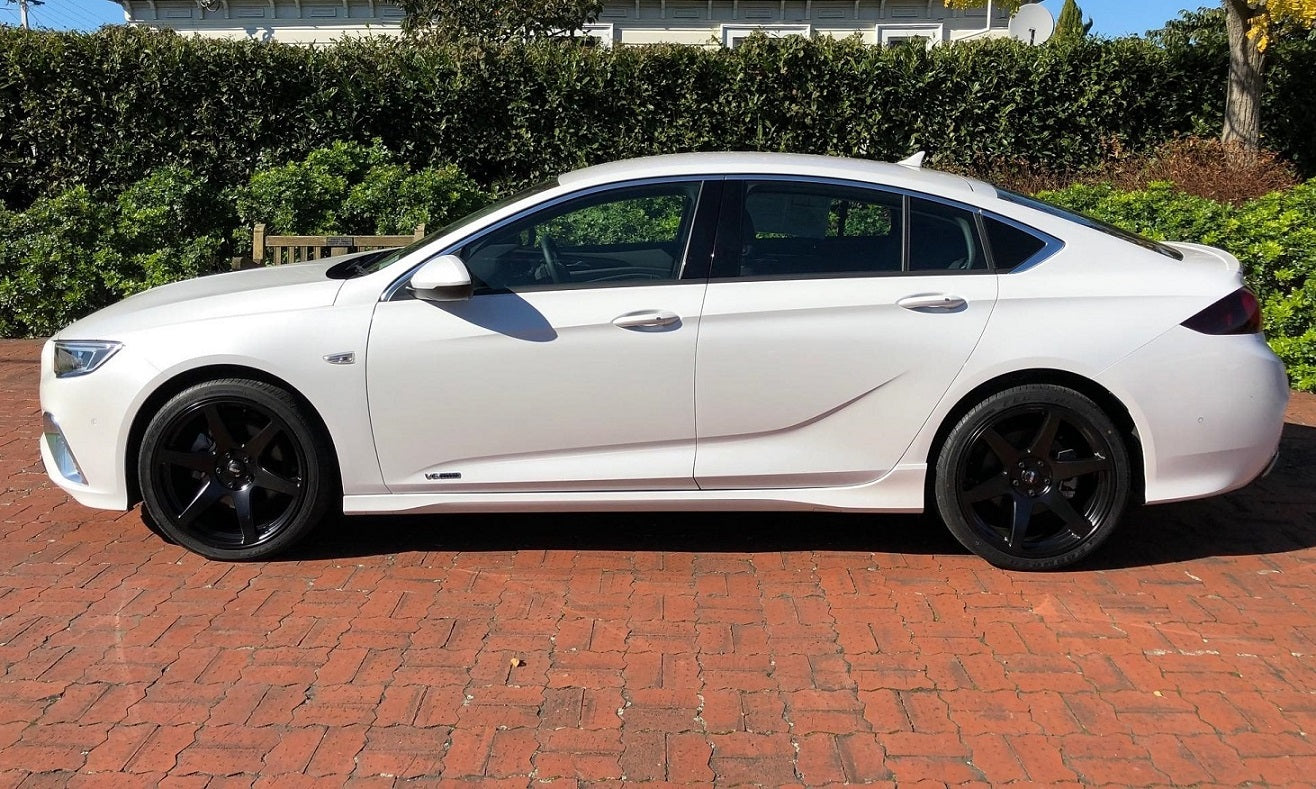 Holden Commodore ZB on BGW Cartel