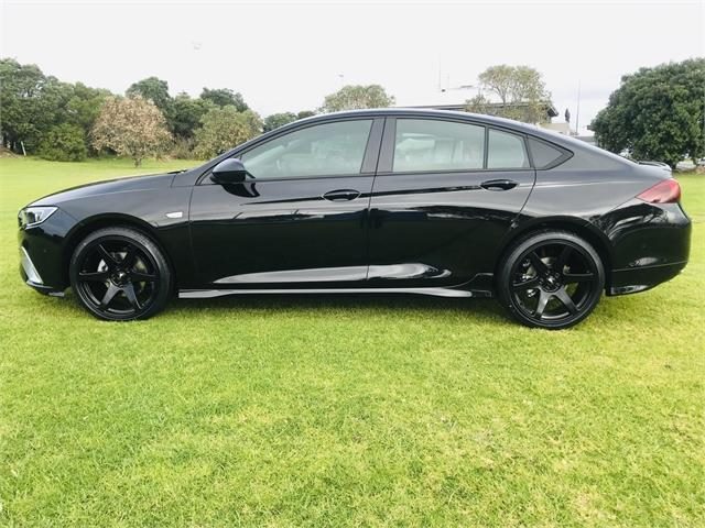 Holden Commodore ZB on BGW Cartel