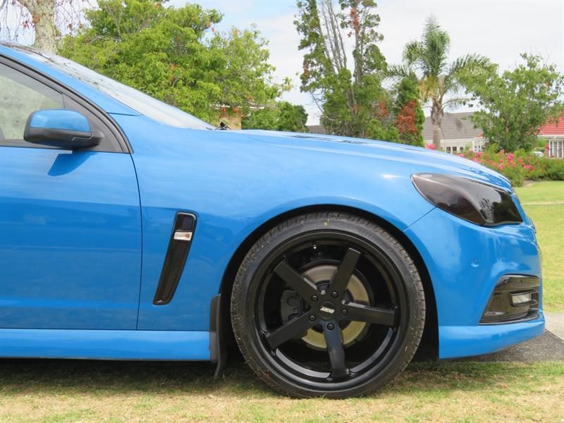 Holden Commodore VF on BGW Marlin