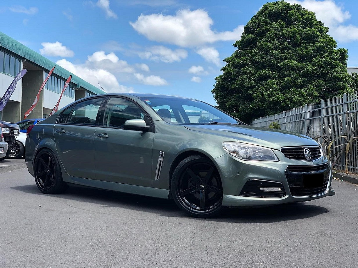 Holden Commodore VF on BGW Marlin