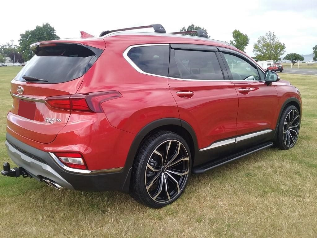 Hyundai Santa Fe on BGW Black Widow