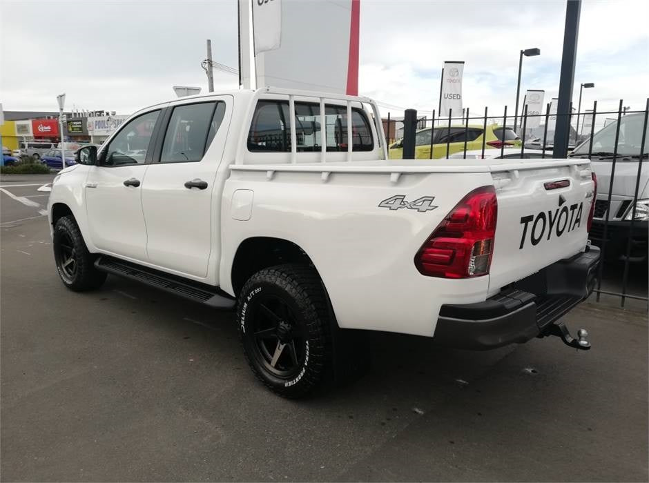 Toyota Hilux on BGW Primal w Delium A/T