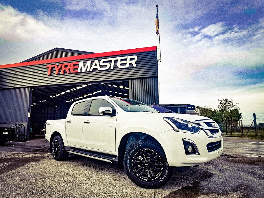 Isuzu D Max on ROH Vapour