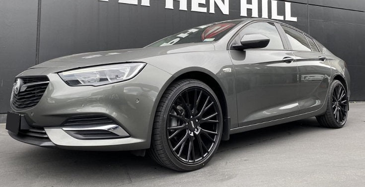 Holden Commodore ZB on BGW Blackhawk