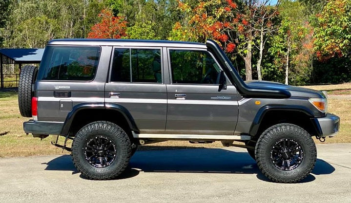 Toyota Land Cruiser 76 Series on ROH Vapour