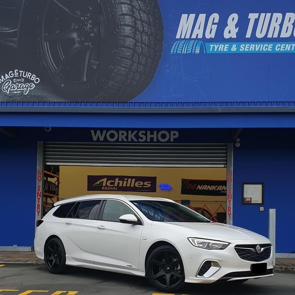 Holden Commodore ZB on BGW Cartel