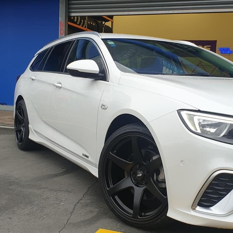 Holden Commodore ZB on BGW Cartel
