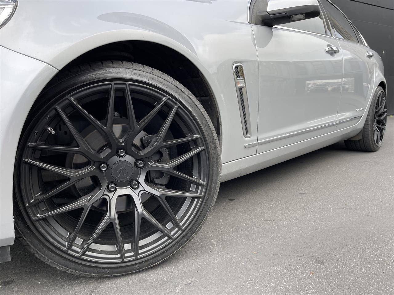 Holden Commodore VF on Covert CV1