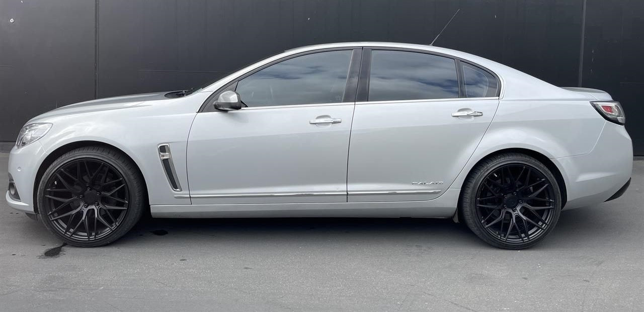 Holden Commodore VF on Covert CV1