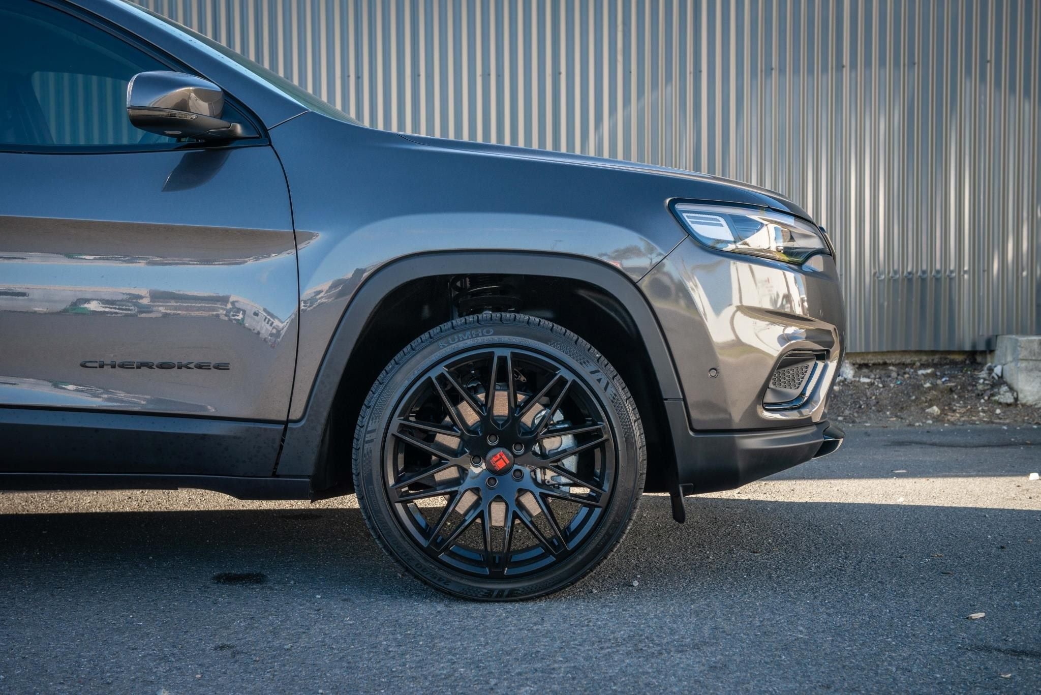 Jeep Cherokee (2021) on Touren TR75