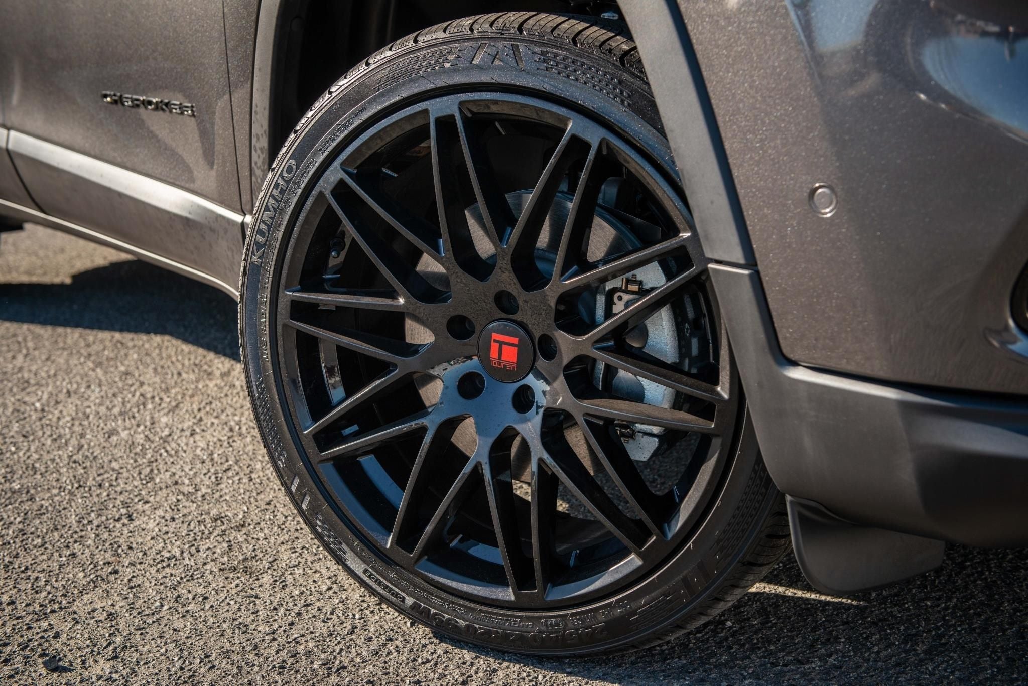 Jeep Cherokee (2021) on Touren TR75