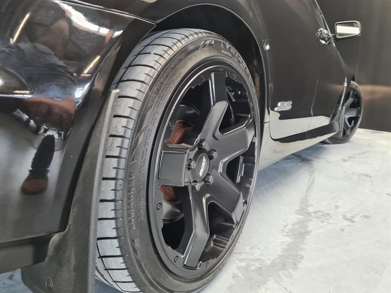 Holden Commodore VF SS-V Redline on BGW Vice