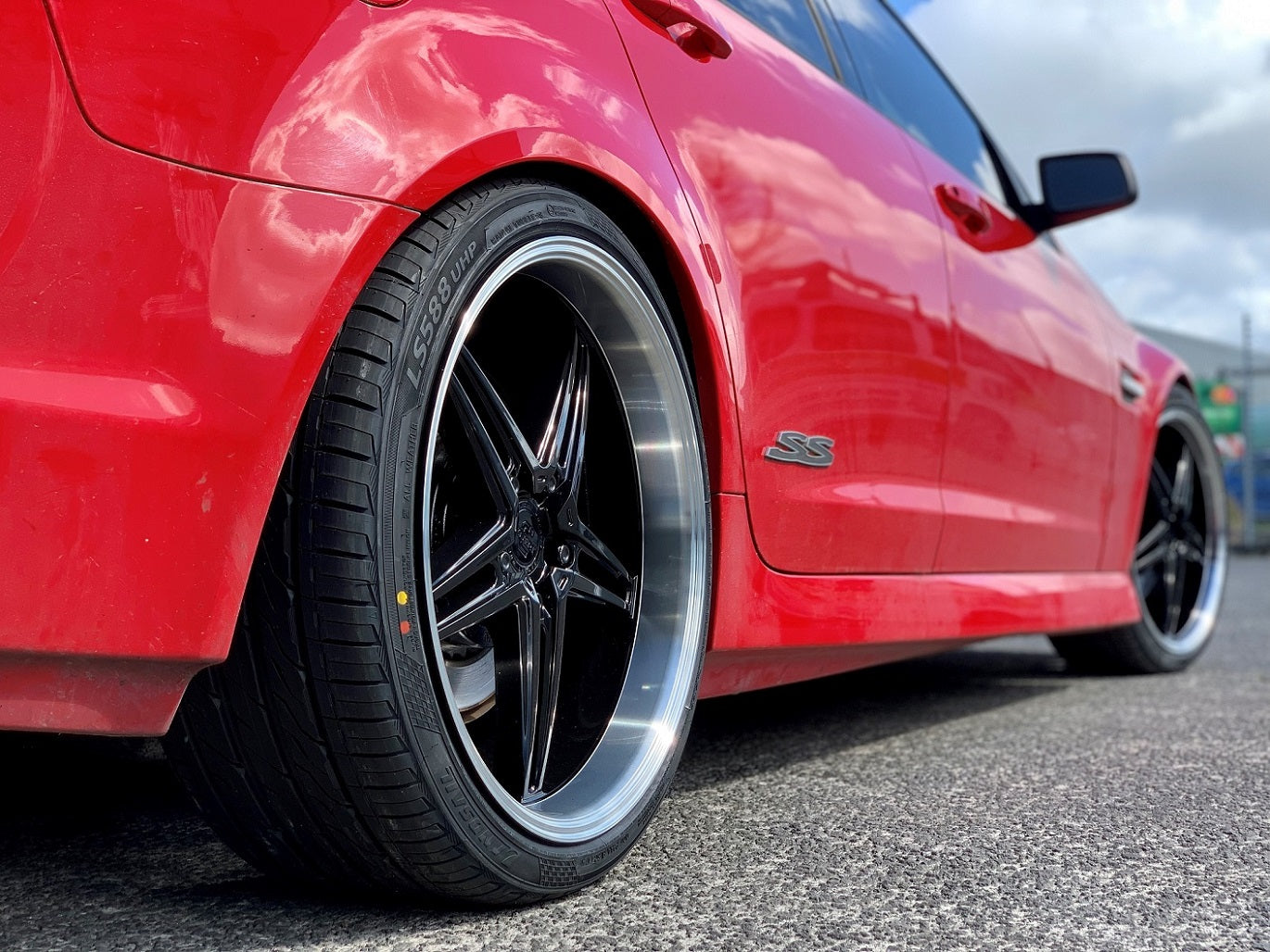 Holden Commodore VE on Covert CV5
