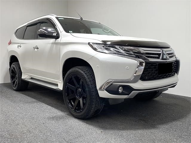 Mitsubishi Pajero (2019) on BGW Vader