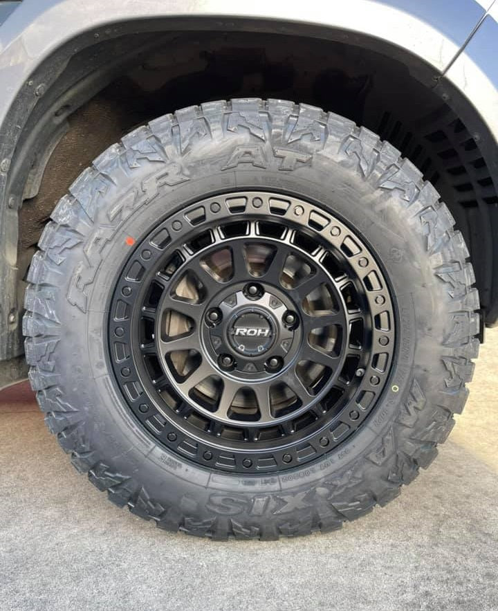 Toyota Land Cruiser 200 Series on ROH Assault