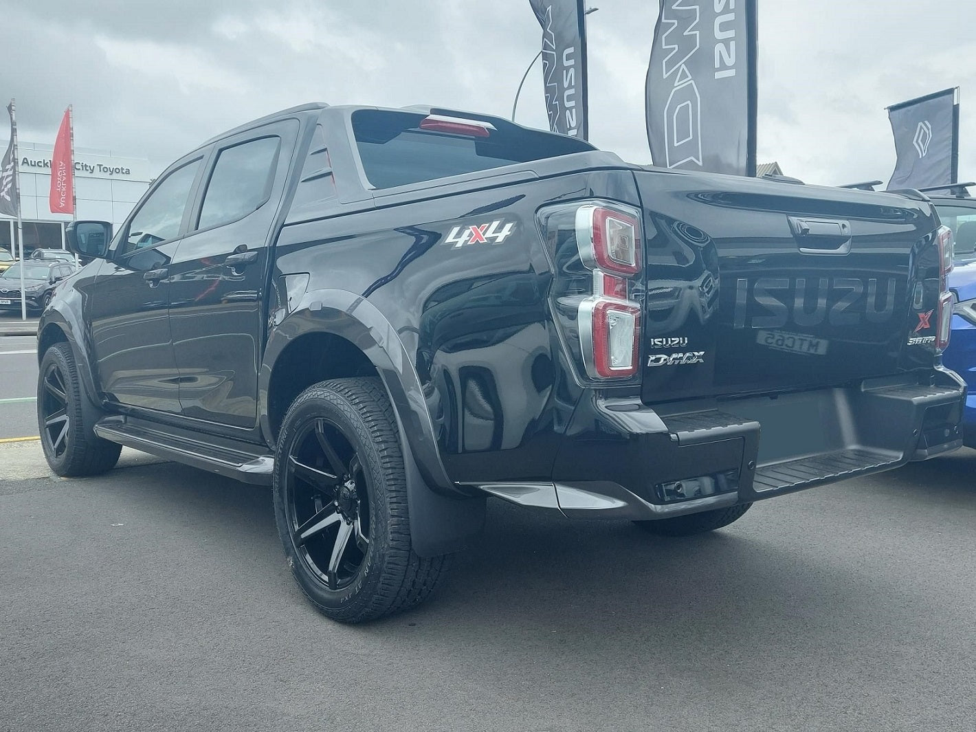 Isuzu D-Max on Covert RV2