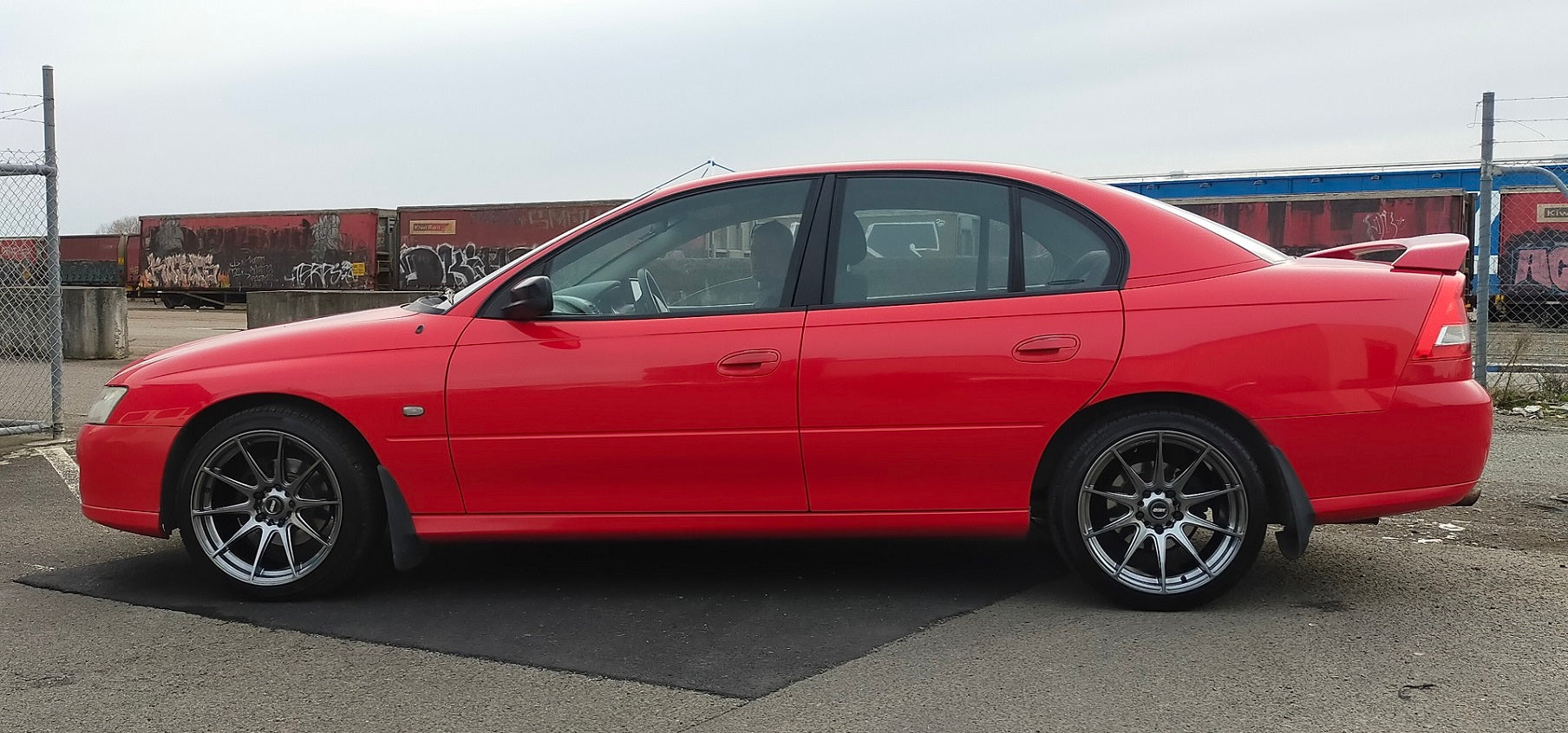Holden Commodore VZ (2006) on 18 inch BGW Circuit
