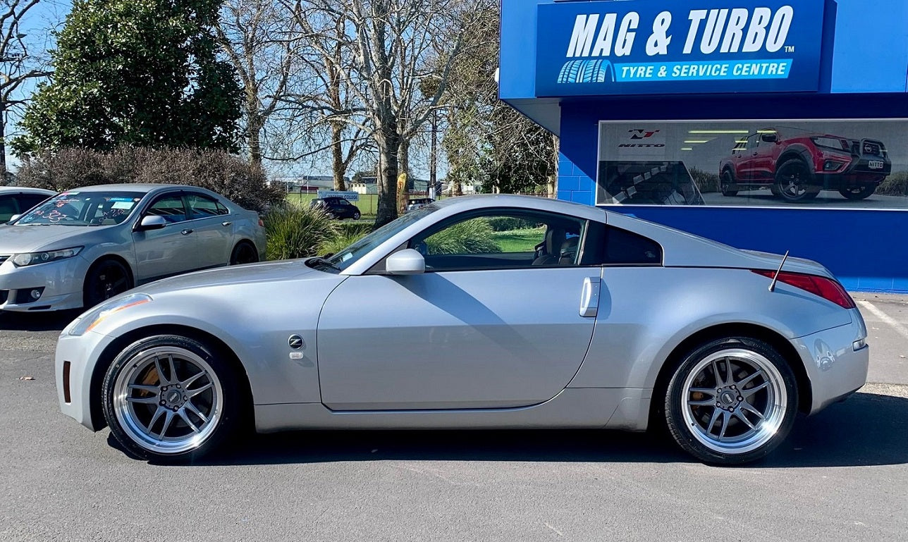 Nissan 350Z (2004) on BGW DC Emotion 5