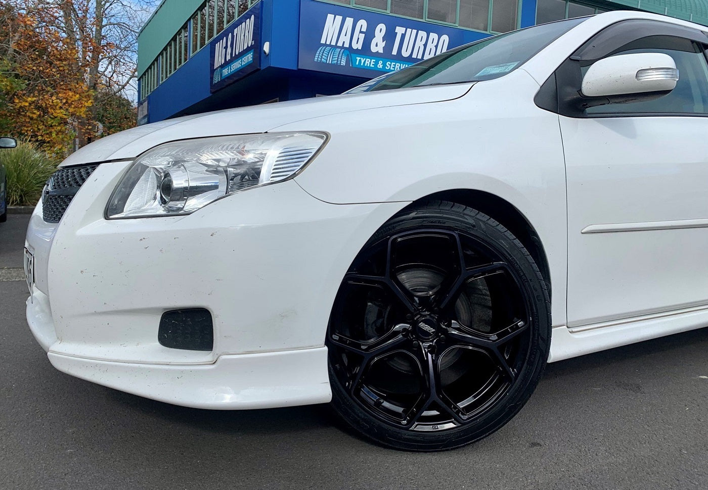 Toyota Corolla Fielder (2008) on 18" BGW Stinger