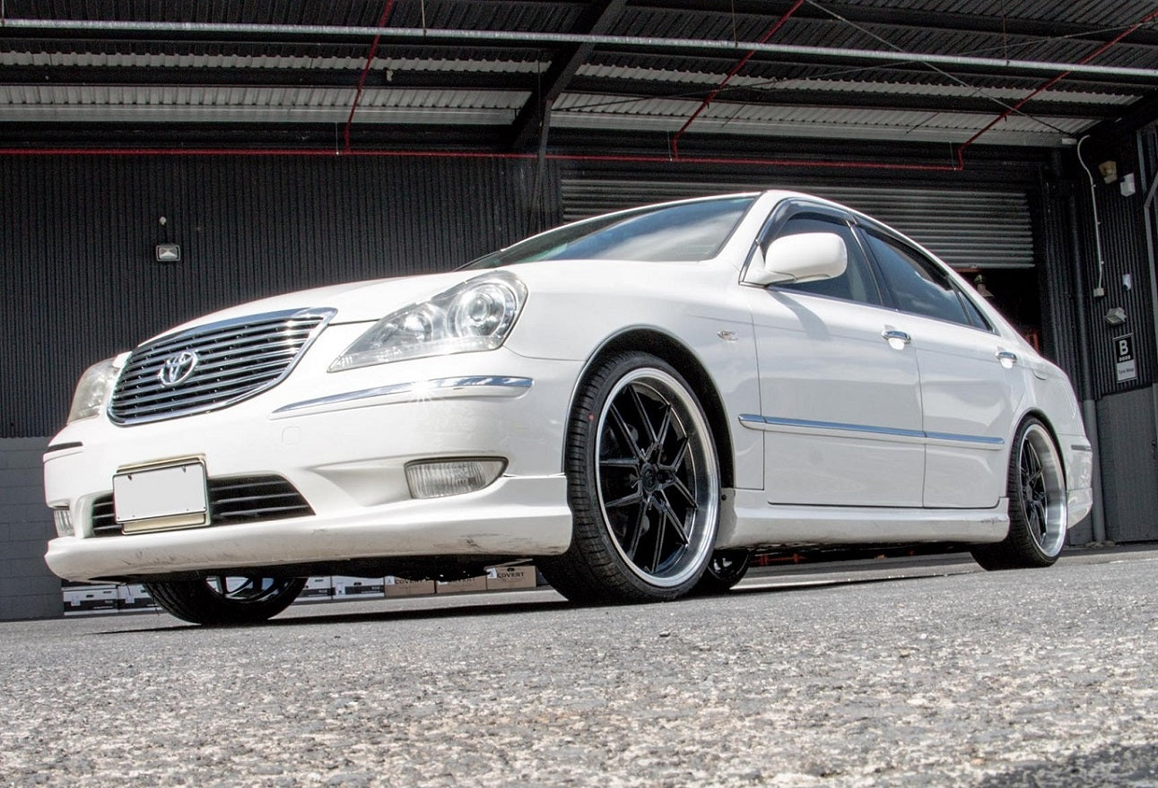 Toyota Crown Majesta on 20" Covert CV4