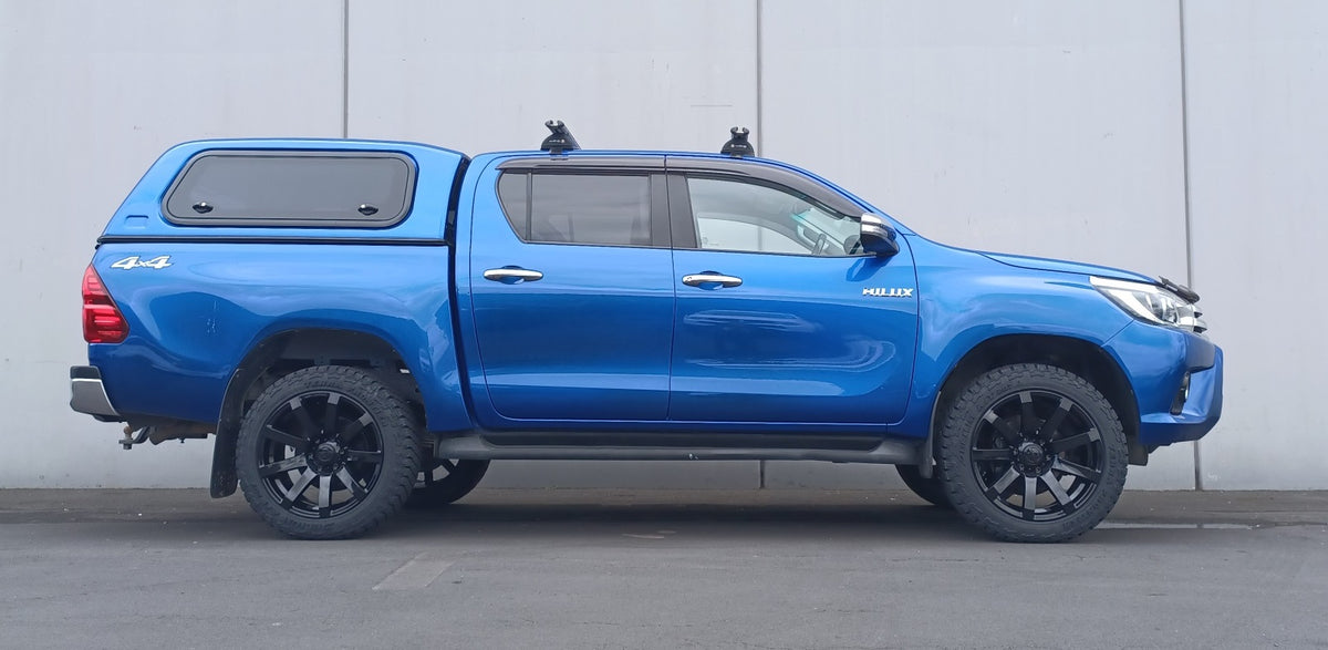 Toyota Hilux SR5 (2016) on 20" Covert RV3
