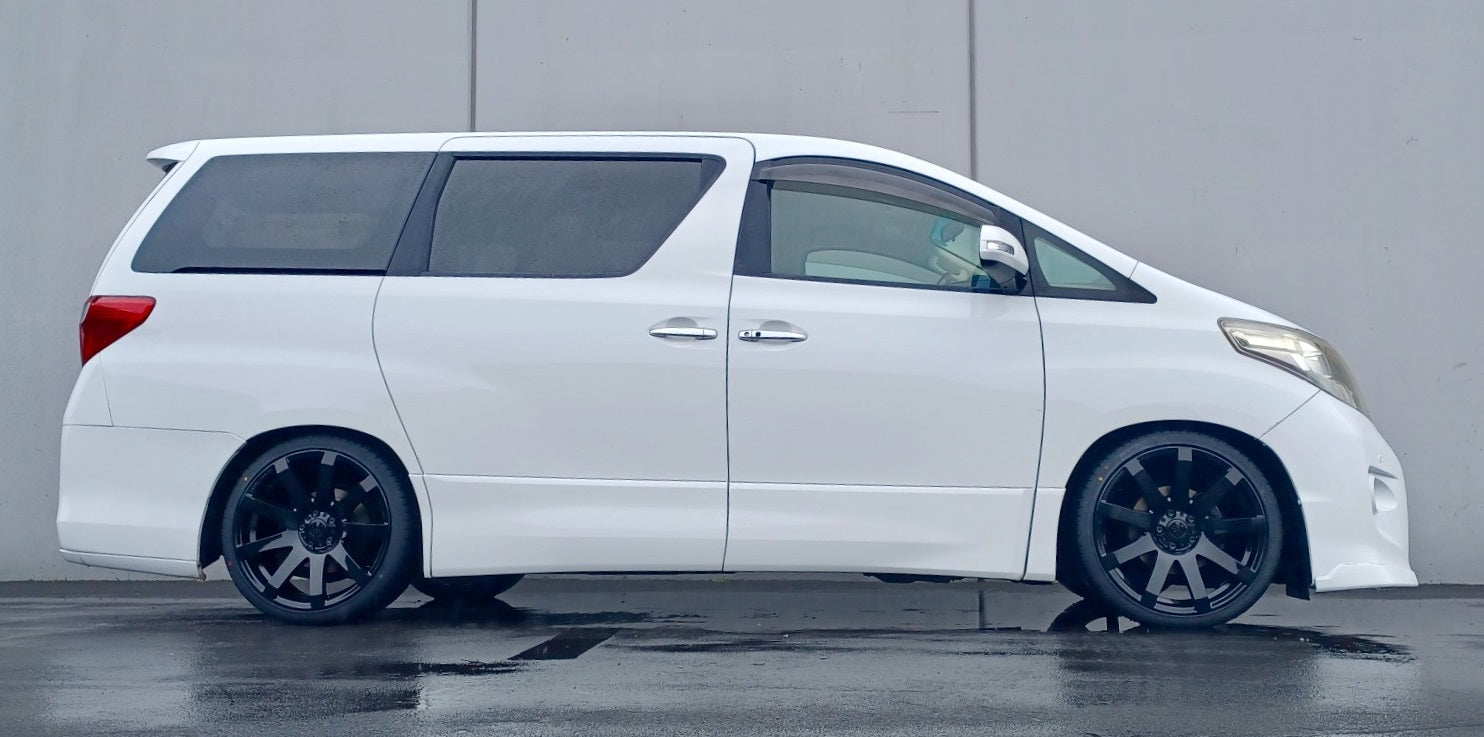 Toyota Alphard (2010) on 20" Covert RV3