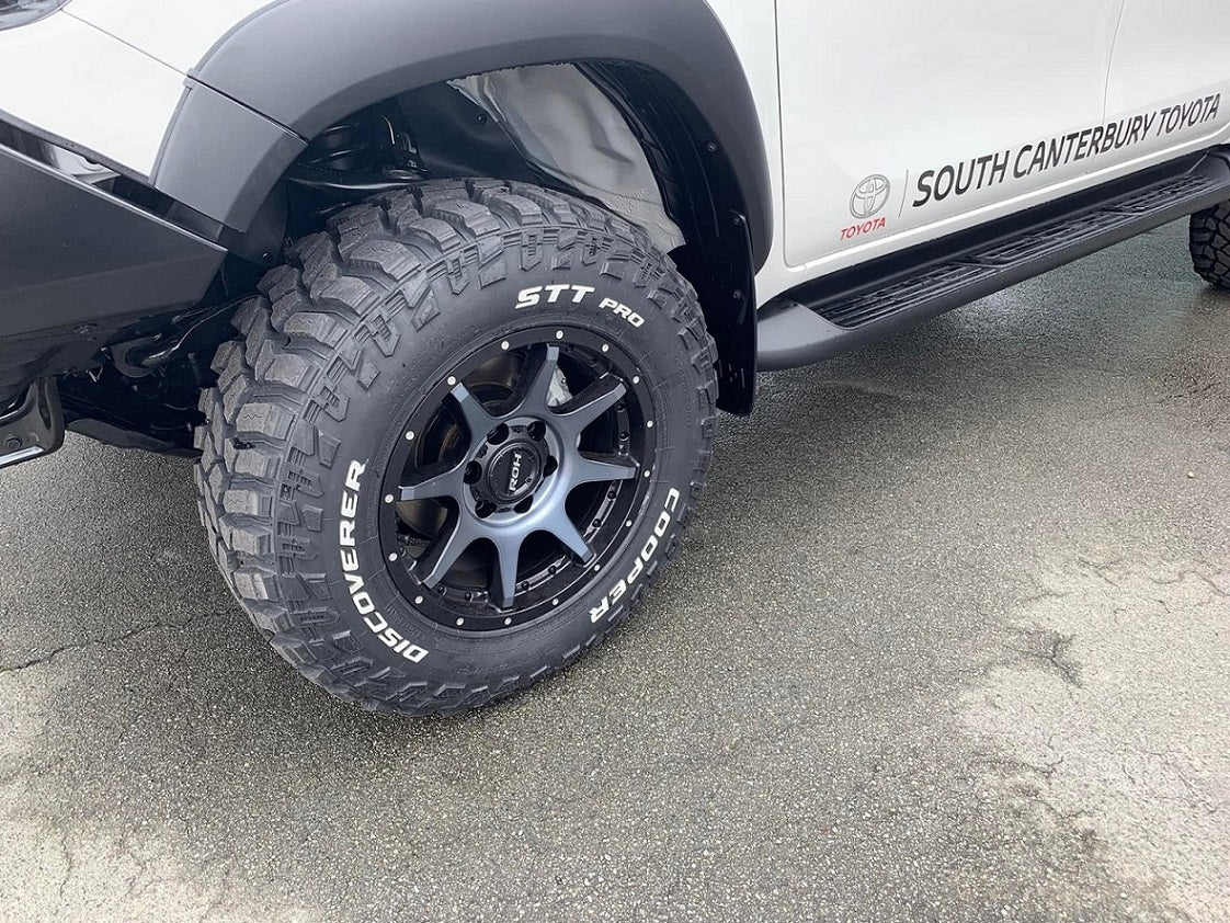 Toyota Hilux on 17" ROH Trophy