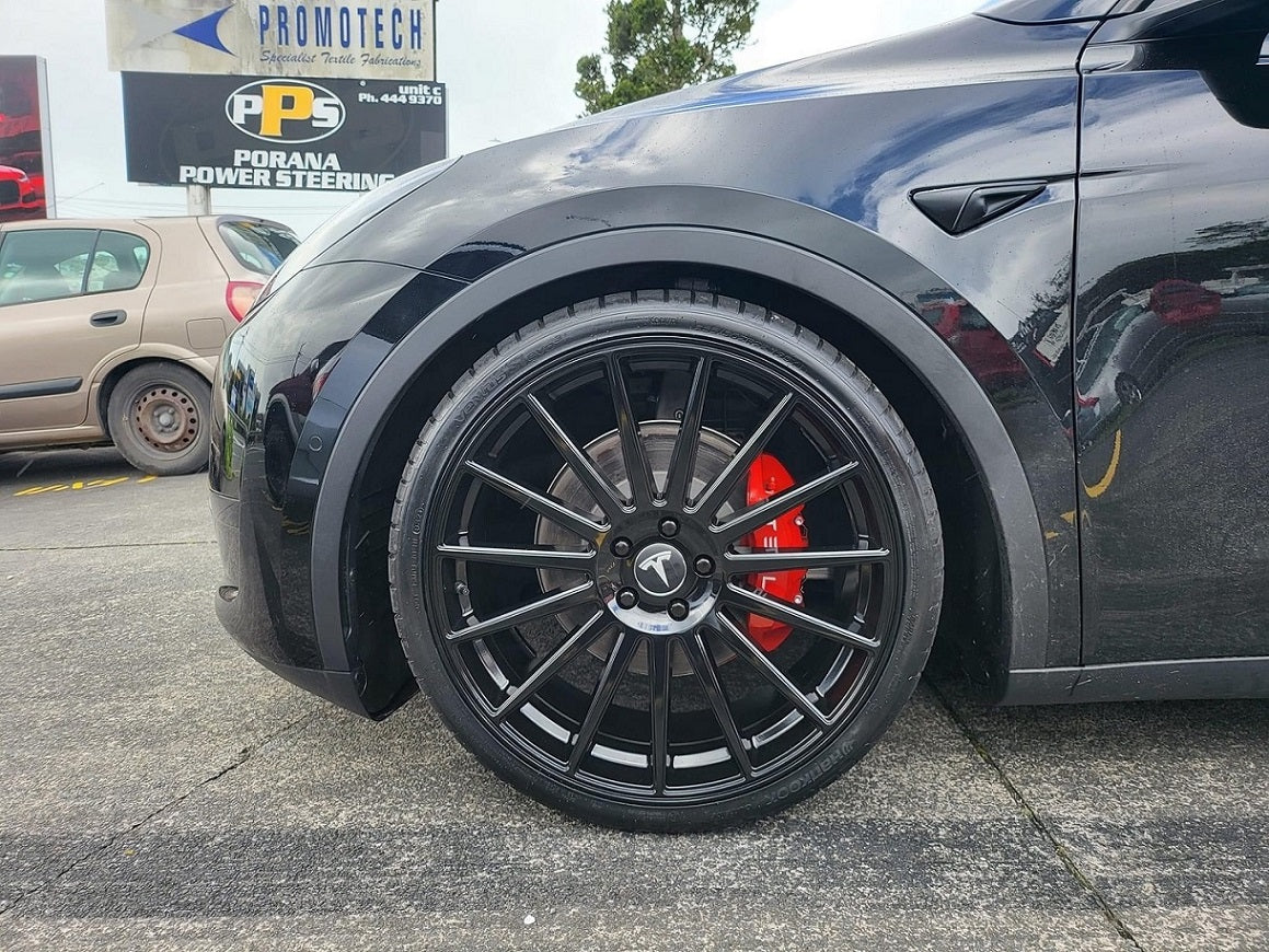 Tesla Model Y (2022) on 22 inch Touren TR92