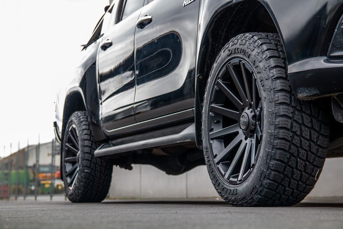 Toyota Hilux SR5 (2016) on BGW Cruze
