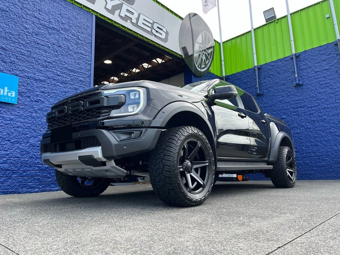 Ford Ranger Raptor (2022) on 20" Covert RV2