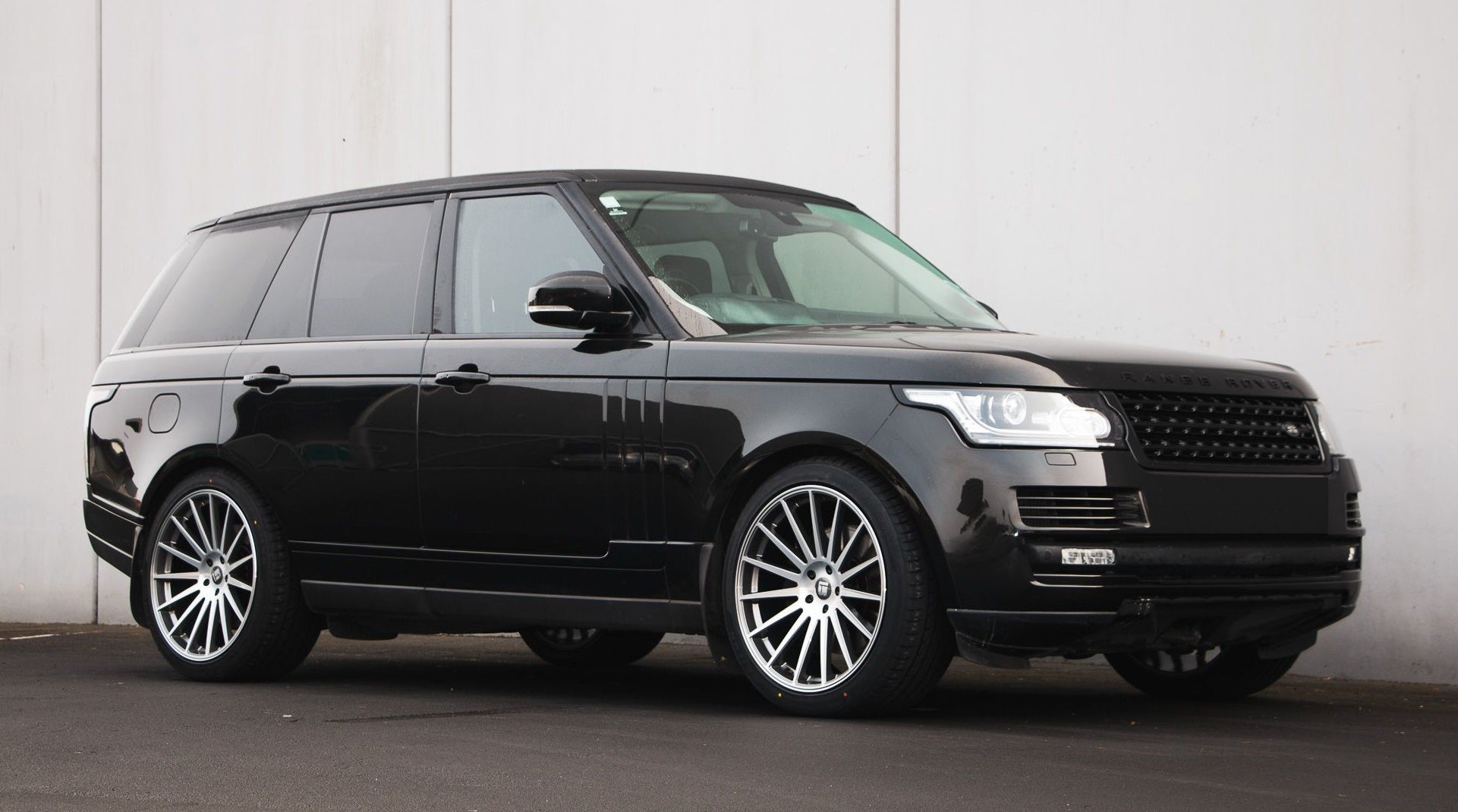 Land Rover Range Rover Vogue (2016) on Touren TR92