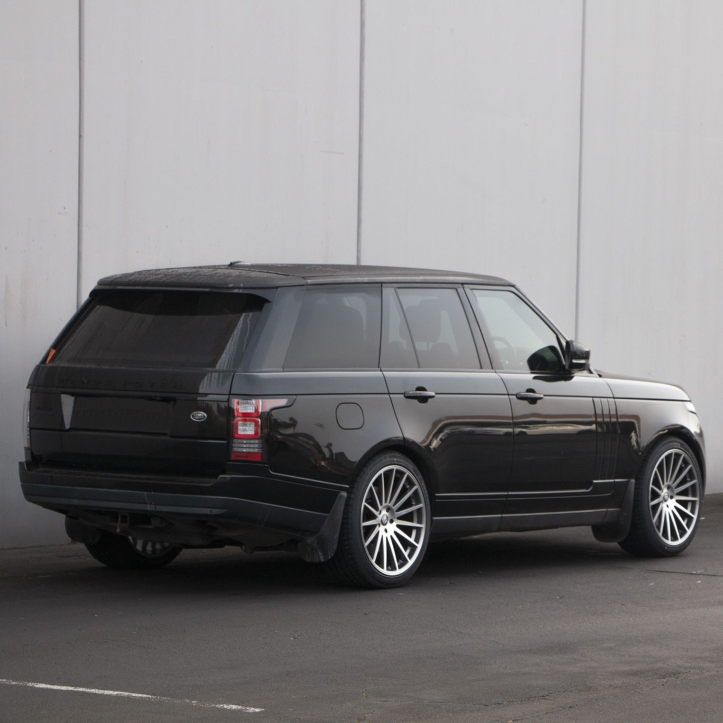 Land Rover Range Rover Vogue (2016) on Touren TR92