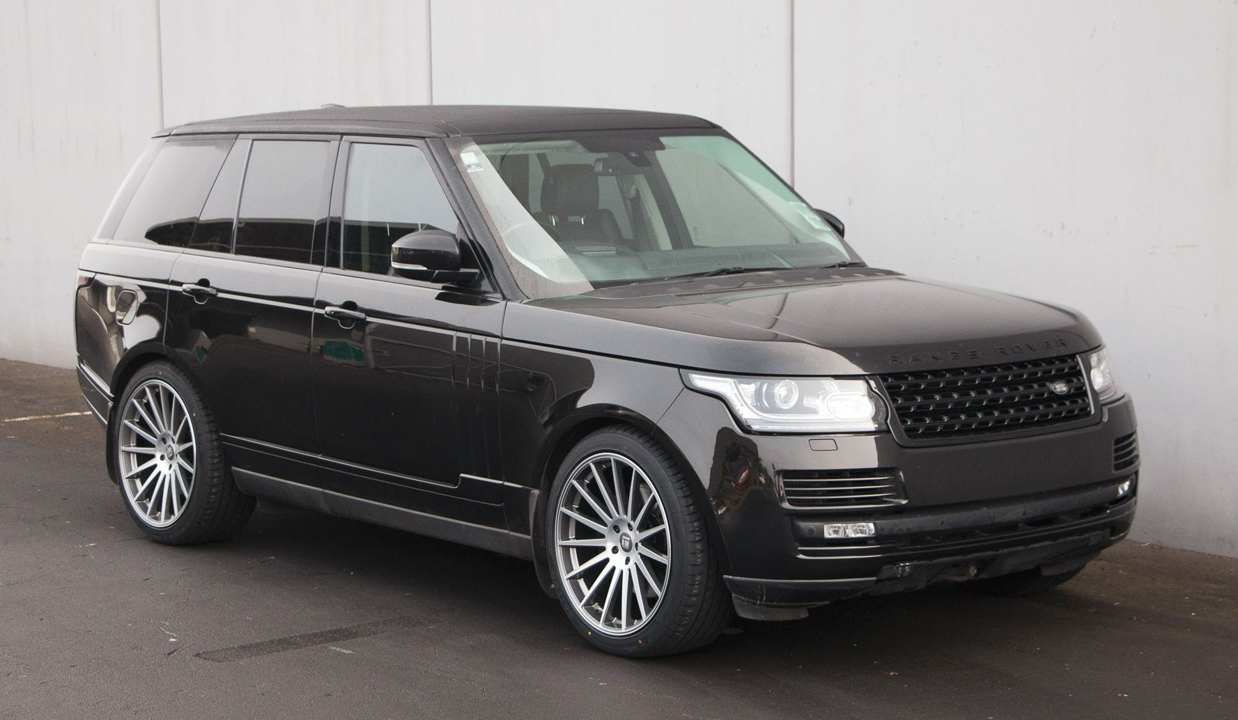 Land Rover Range Rover Vogue (2016) on Touren TR92