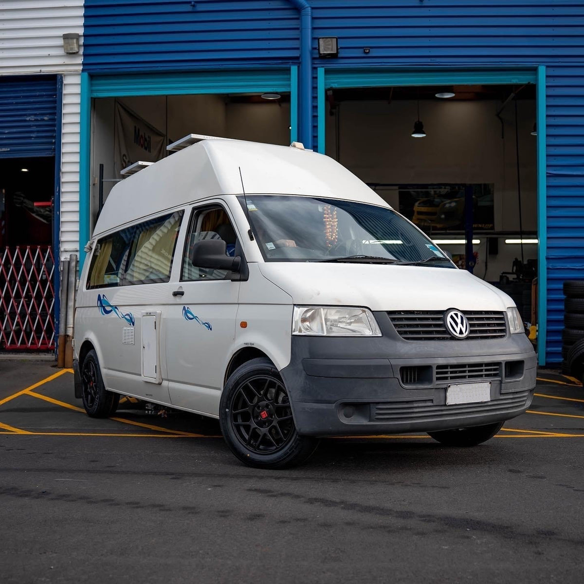 VW T5 Transporter Caravan (2006) on Touren TR74