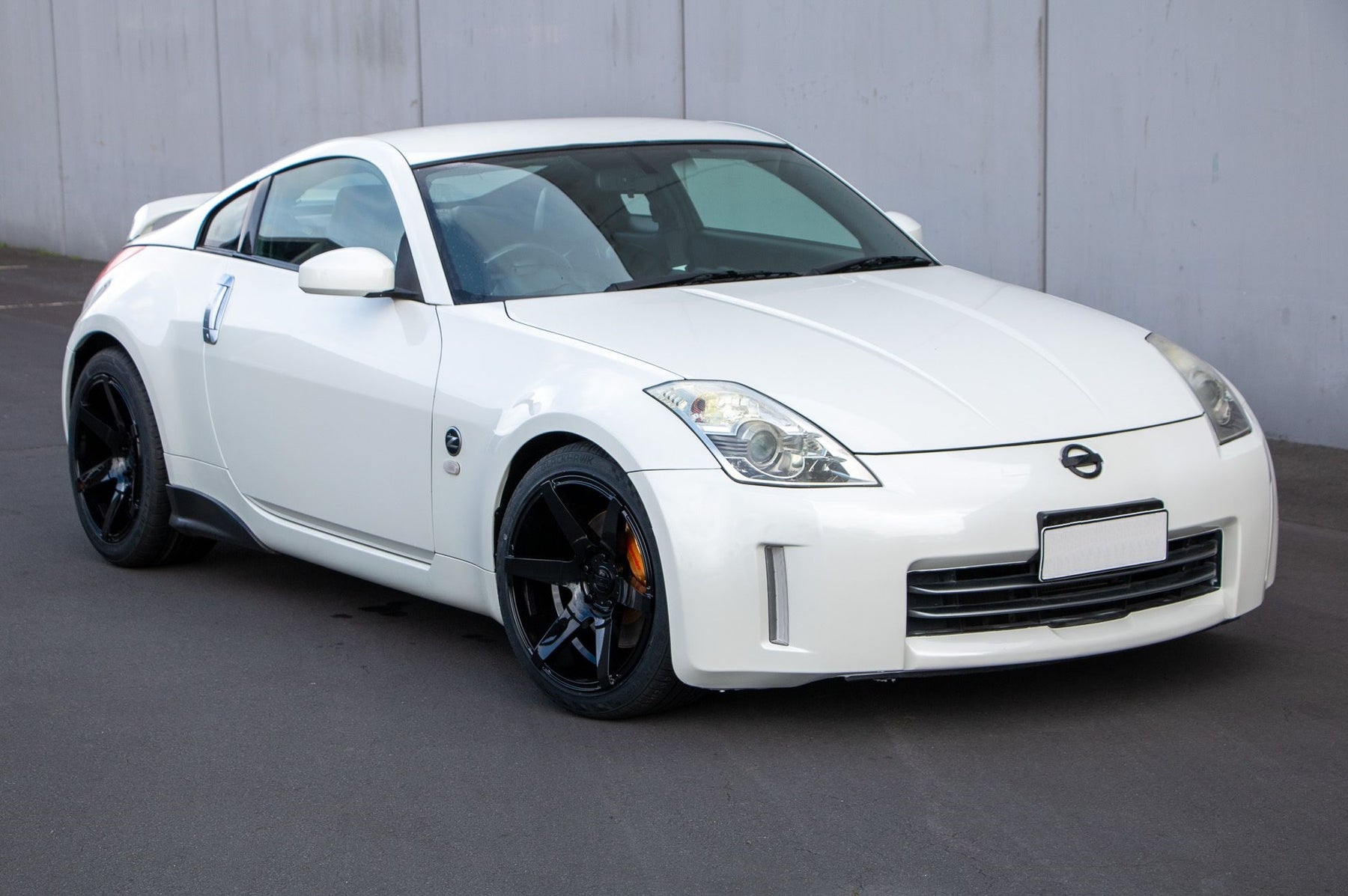 Nissan 350z (2006) on 18" BGW DC Six