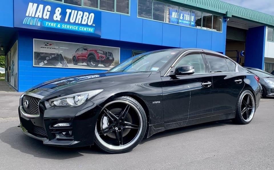 Nissan Skyline 350GT (2014) on 20x8.5" Covert CV5