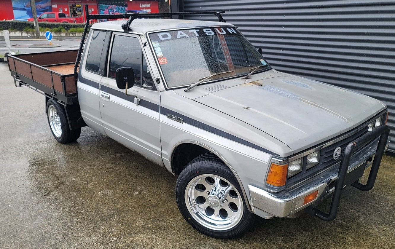 Nissan 720 King Cab (1984) on 16x8" ION 171