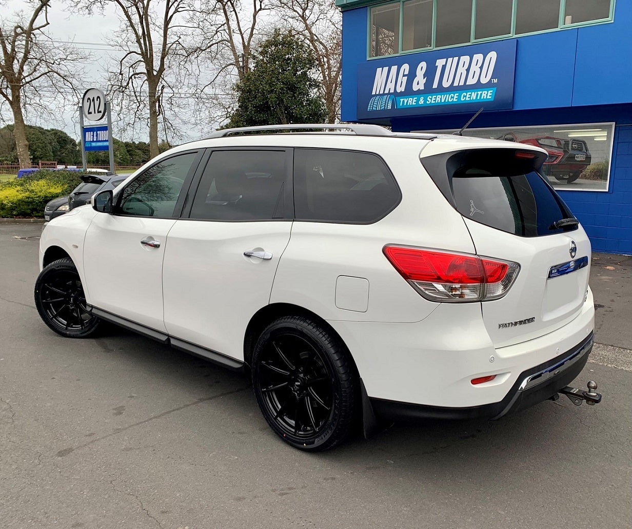 Nissan Pathfinder (2013) on 20" BGW Circuit