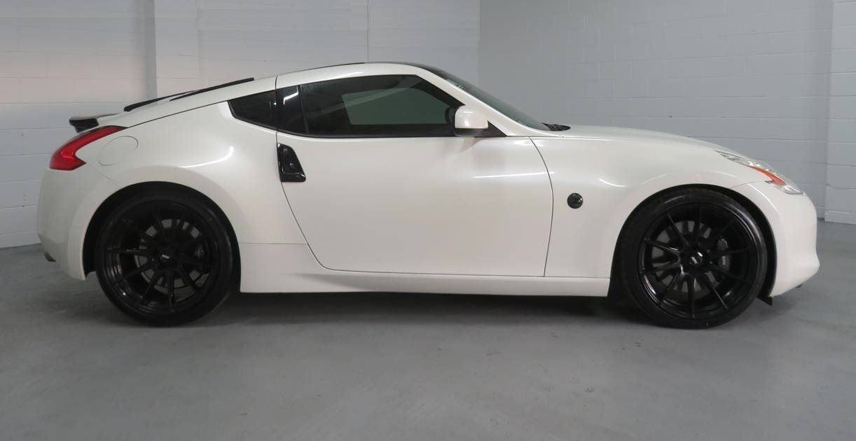 Nissan 370Z on BGW Circuit