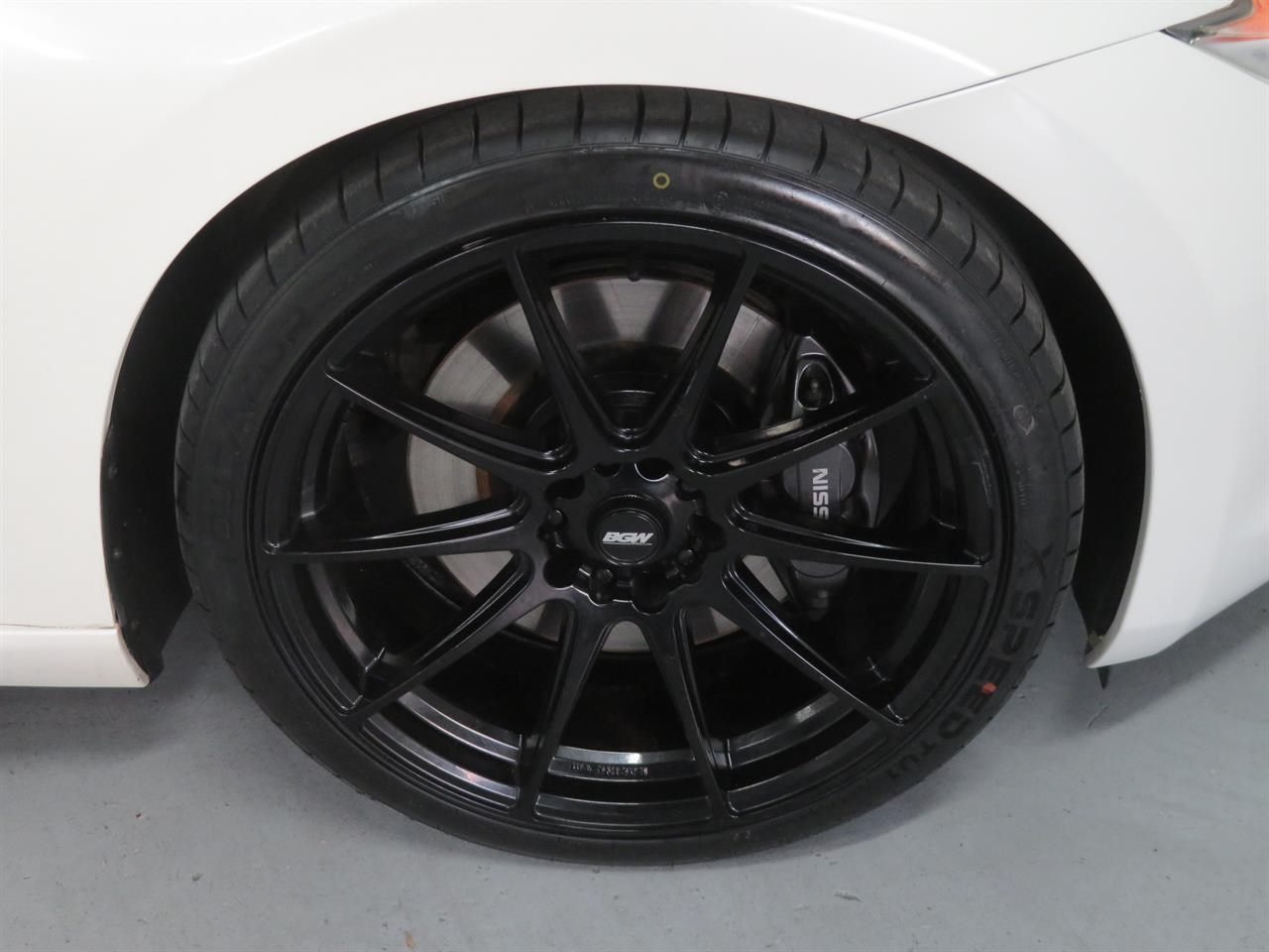 Nissan 370Z on BGW Circuit