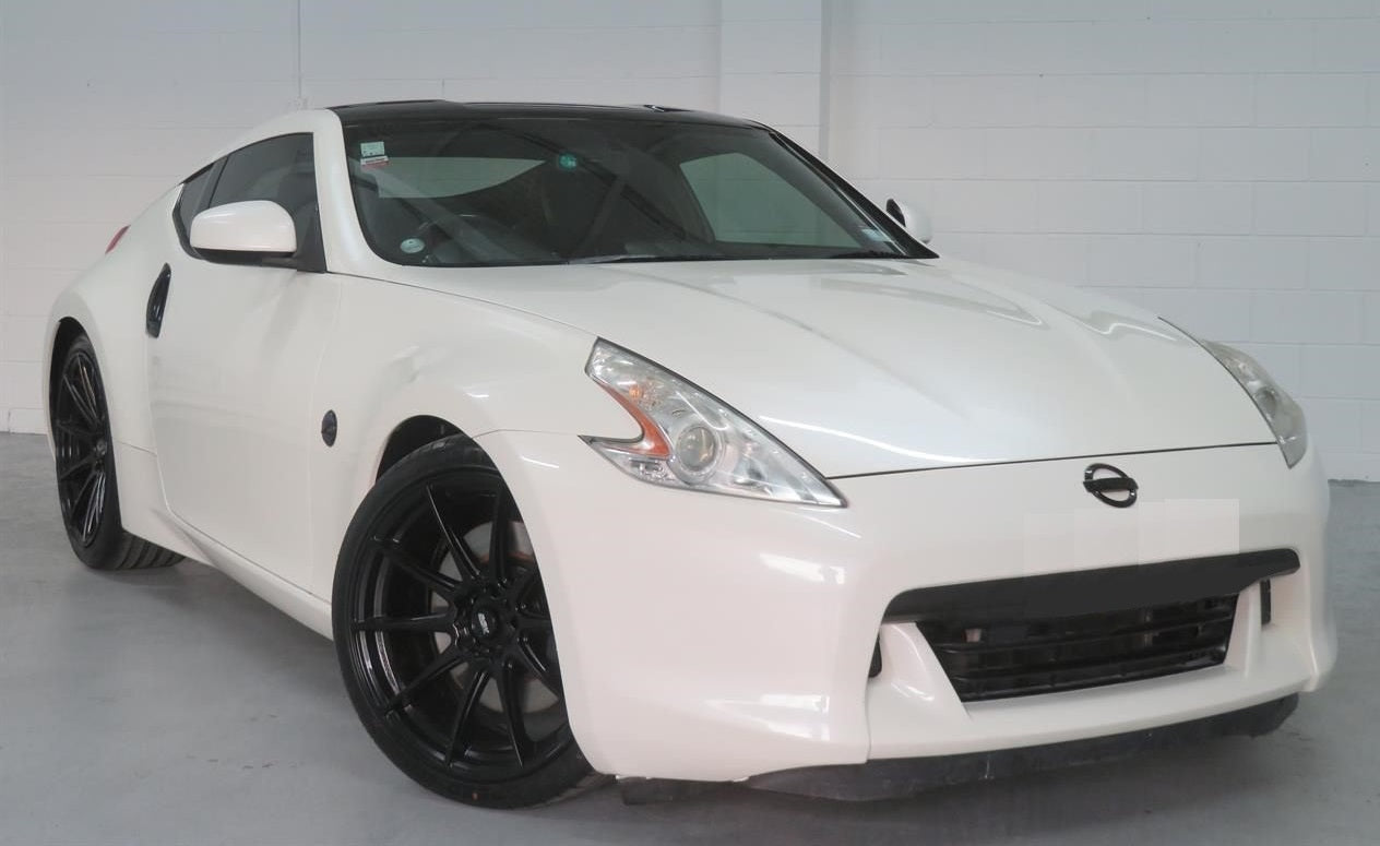 Nissan 370Z on BGW Circuit